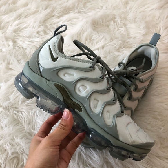 nike vapormax womens silver